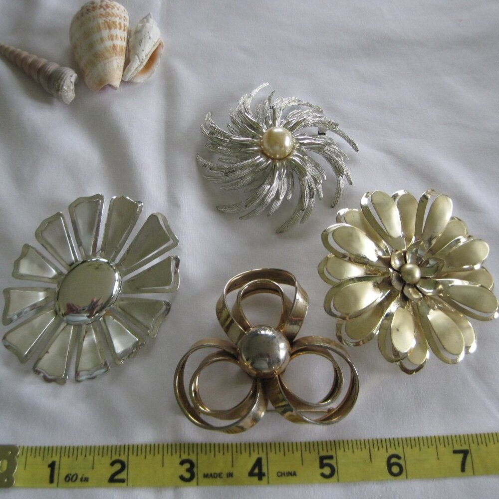 Lot of 4 Vintage Ladies Brooches/Pins - Floral, Sarah Coventry, Starburst